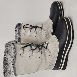 Khombu Emily Women's Quilted Winter Boots - Black and Light Gray